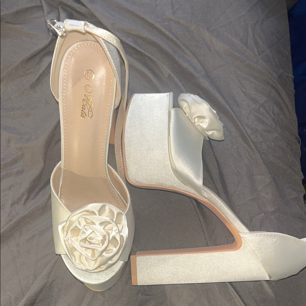 Chunky Block Heel with White Rose- Size 10